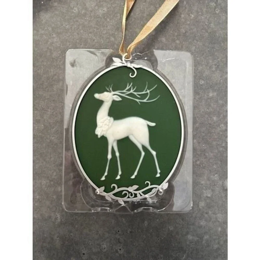 Hallmark keepsake ornament 2011 - Picture 4 of 5